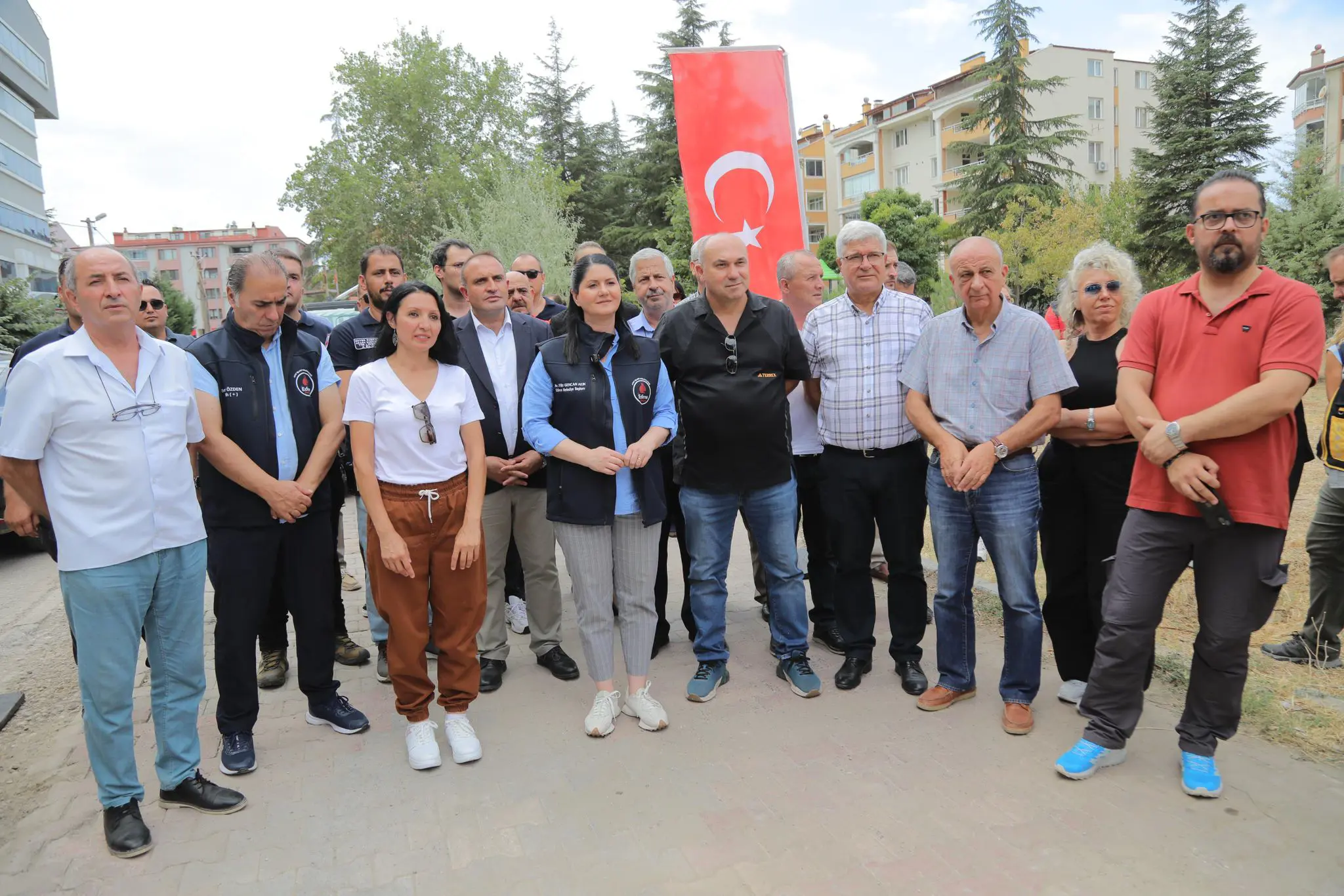 EDİRNE BELEDİYESİ’NDEN 17 AĞUSTOS MARMARA DEPREMİ’NİN 26. YILINDA ANMA PROGRAMI galeri görseli